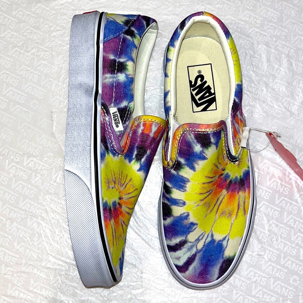 Classic slip on Vans men tie dye pride